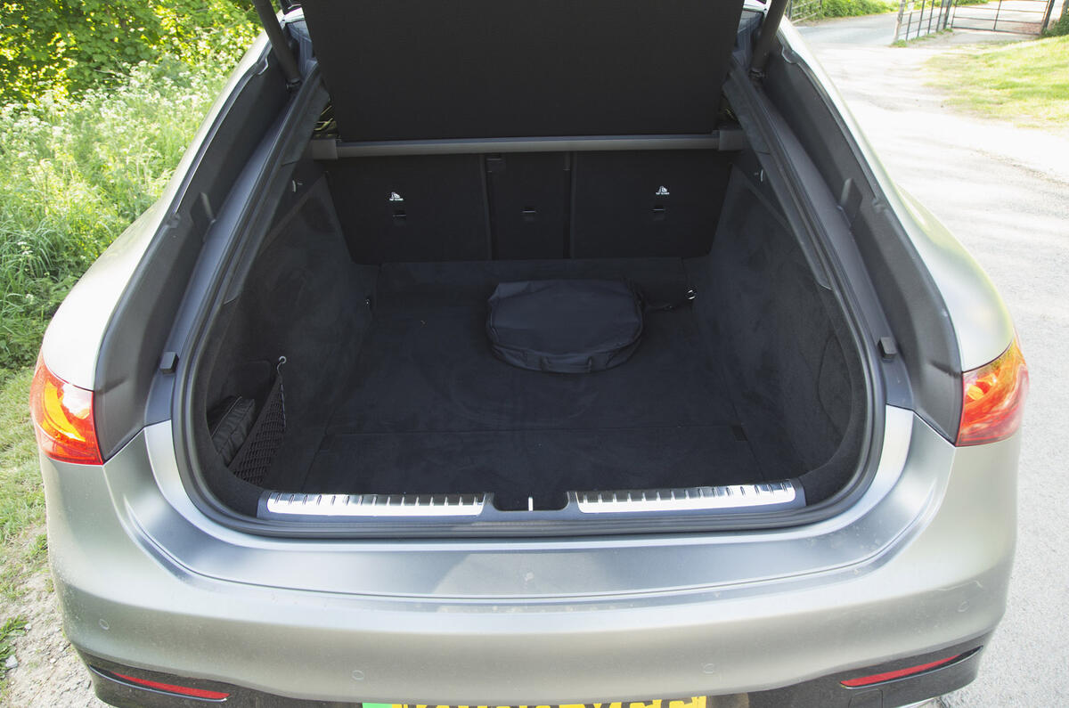 12 Mercedes AMG EQS 53 2022 RT boot