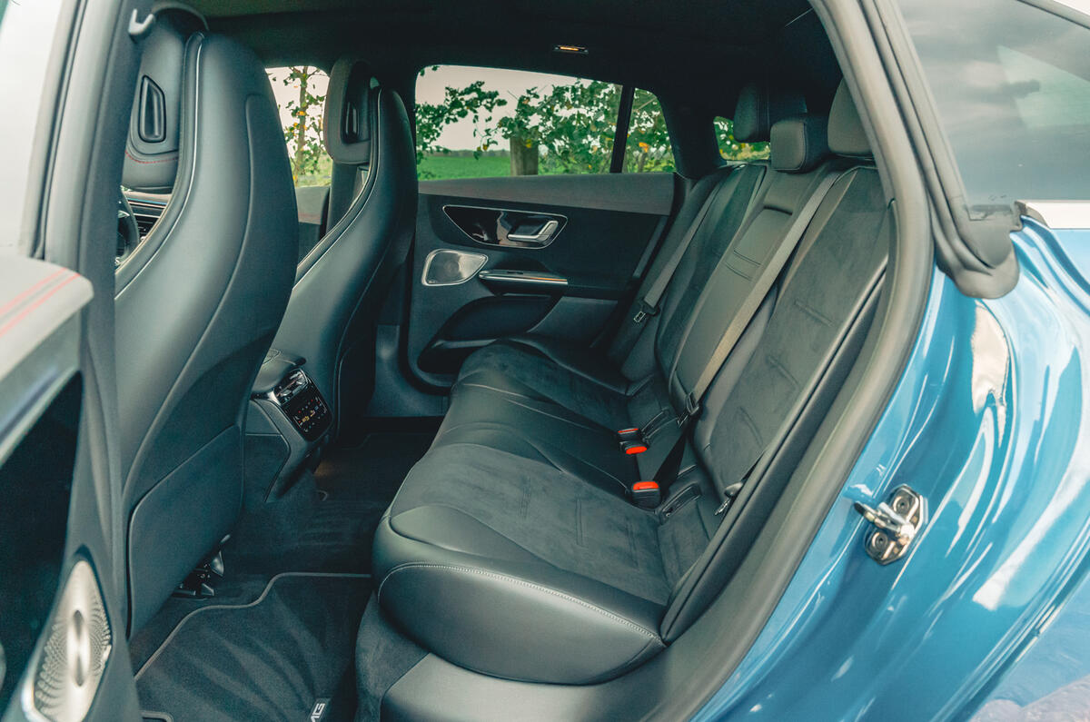 12 Mercedes Benz EQE RT 2023 rear seats