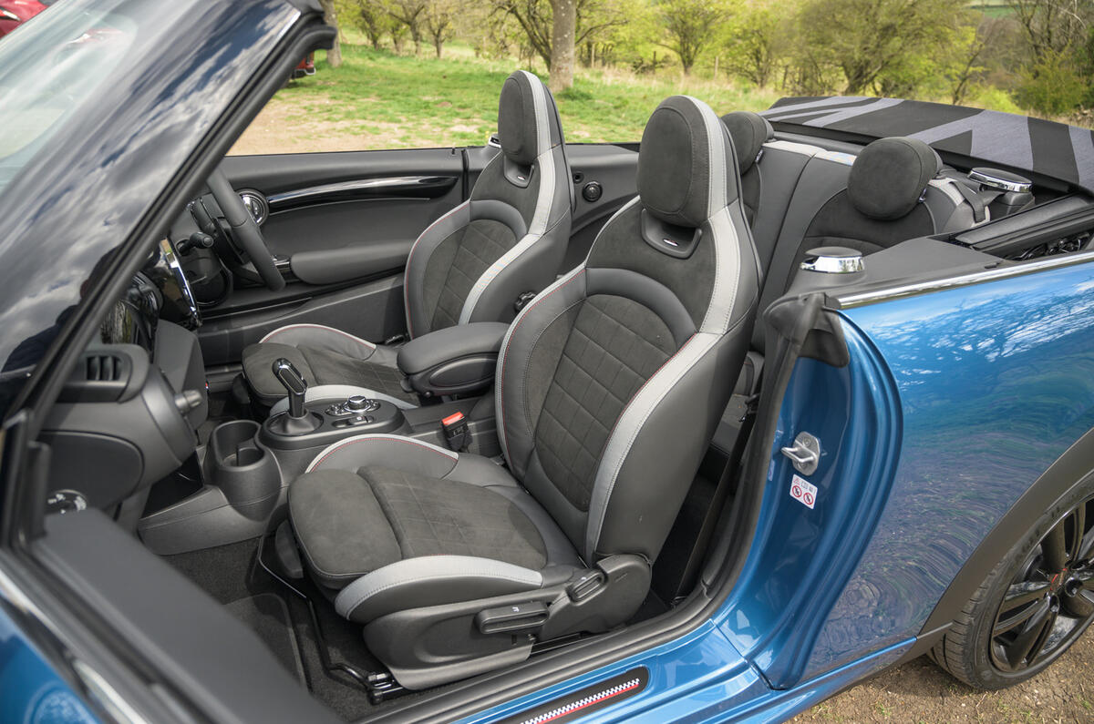 12 Mini Convertible 2021 RT cabin