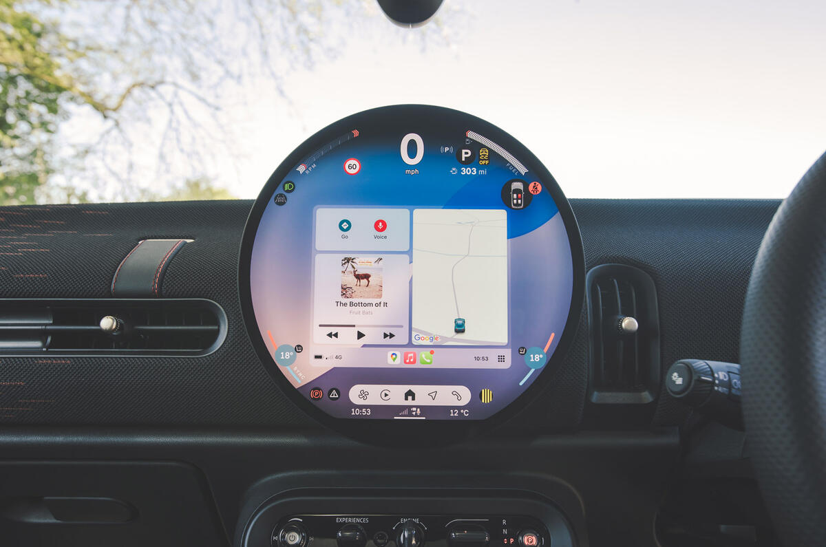 12 Mini John Cooper Works 2025 Autocar essai routier avis infotainment carplay