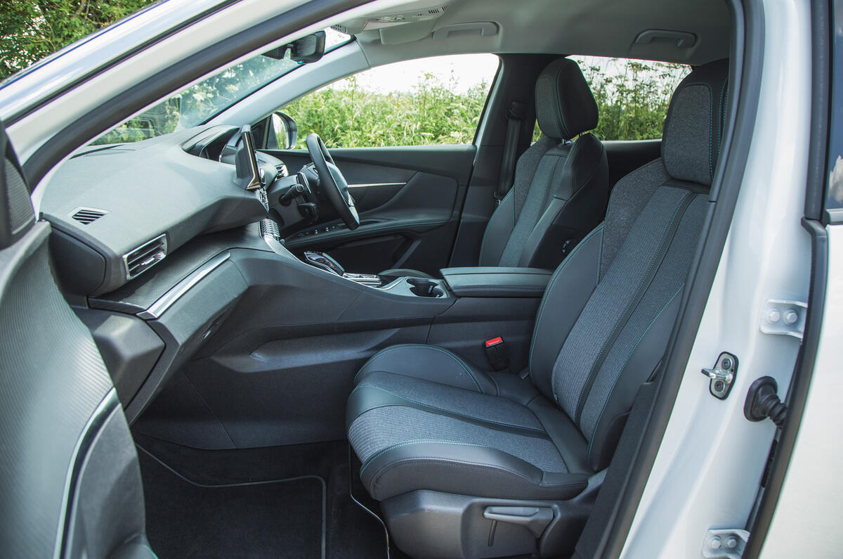 12 Peugeot 3008 2021 RT cabin 12 Peugeot 3008 2021 RT cabin