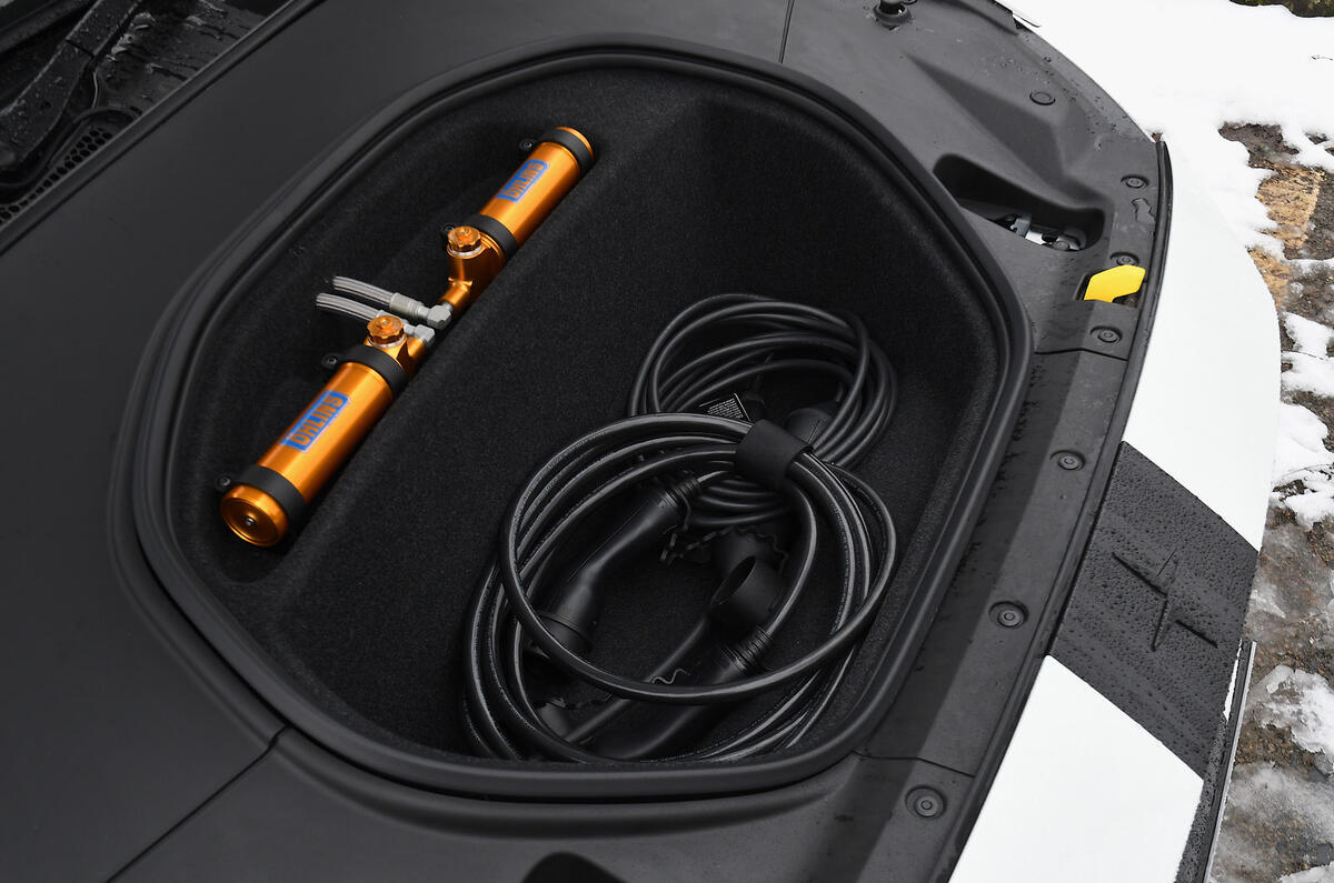 12 Polestar 2 BST Edition 270 RT 2023 froot frunk front luggage