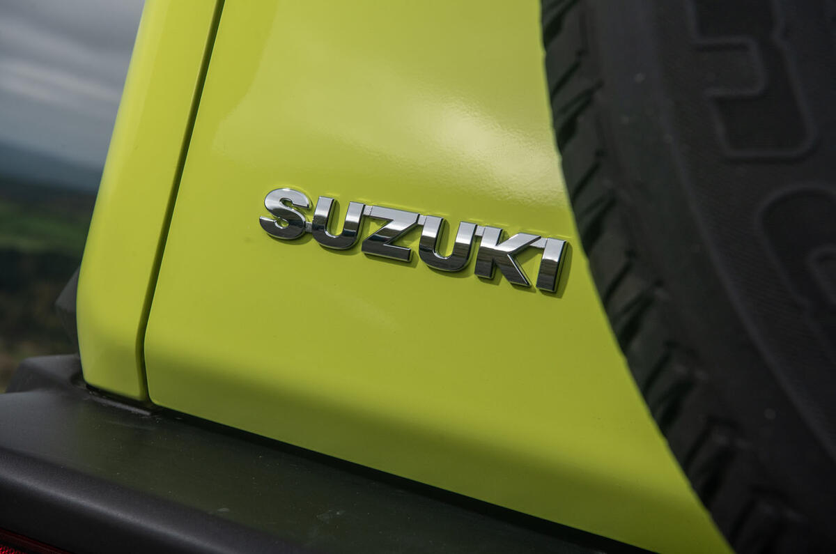 Suzuki Jimny 2018 : essai routier - badge de marque arrière