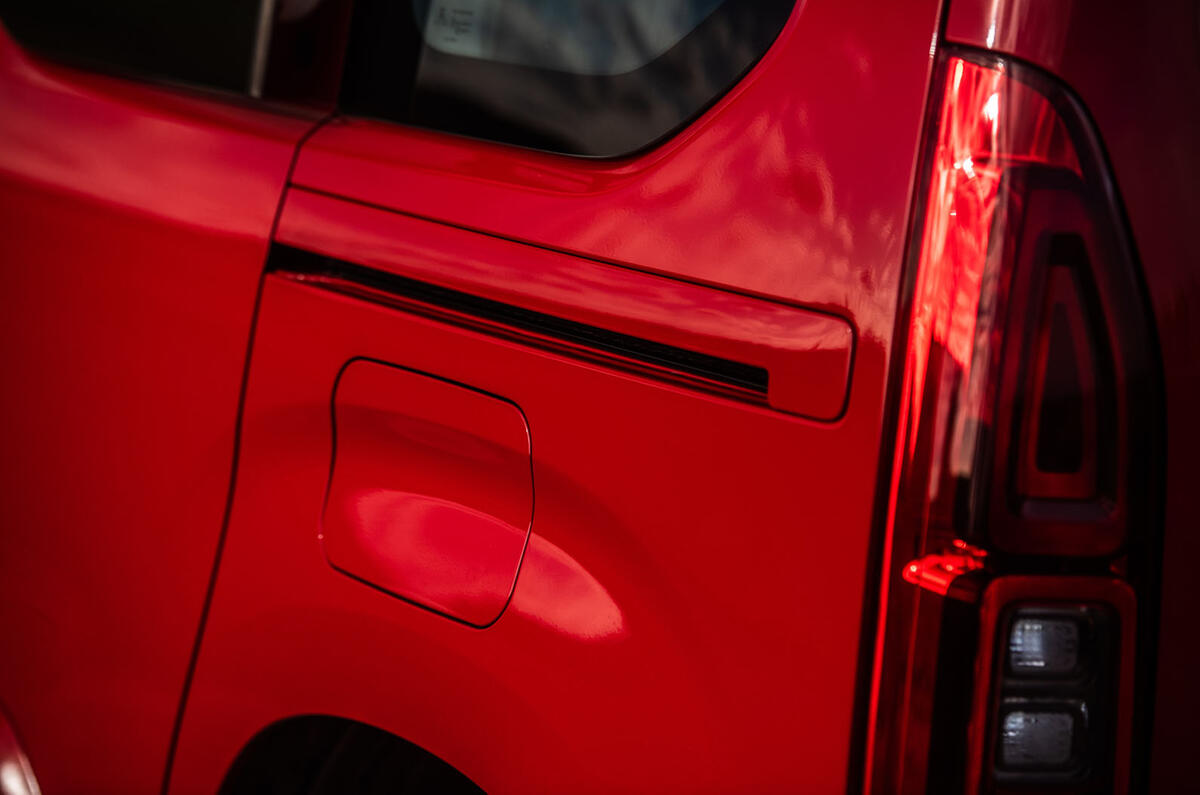 Vauxhall Combo Life 2018 road test review - door rails