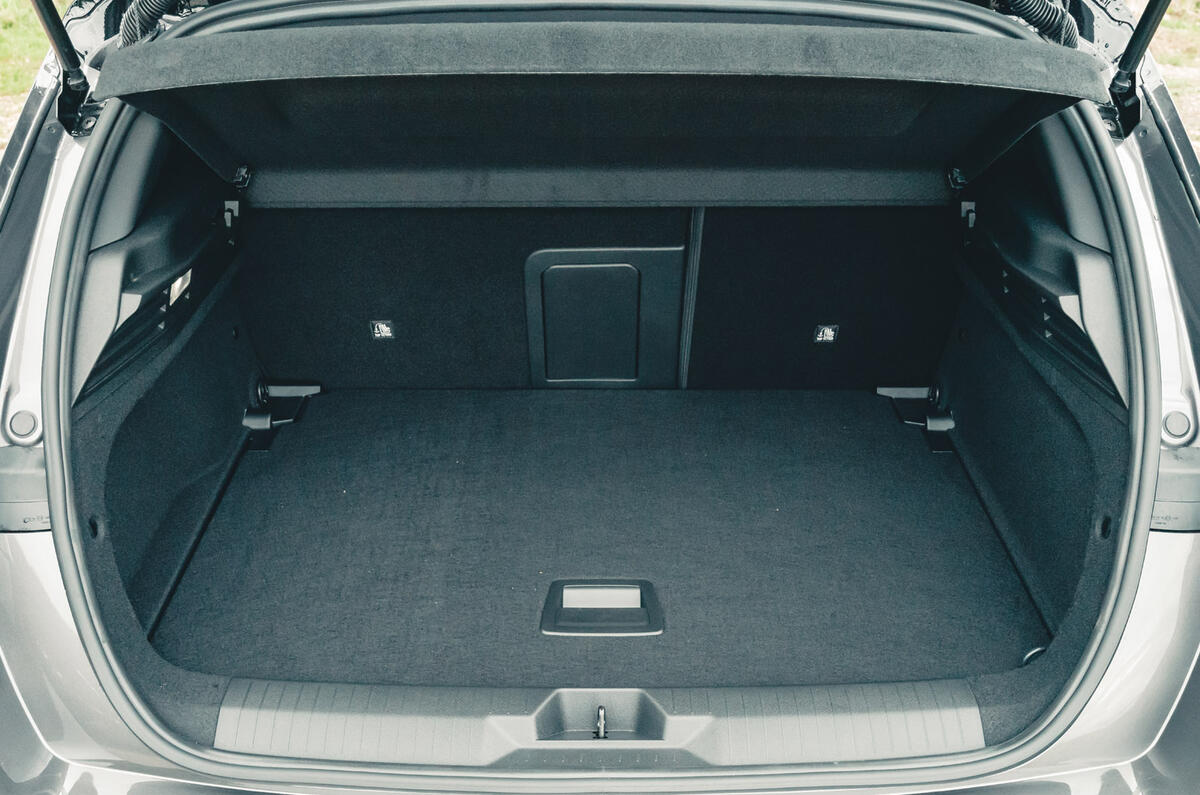 12 Vauxhall Opel Astra RT 2022 boot