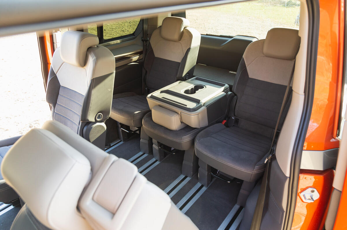 12 Volkswagen Multivan RT 2023 third row