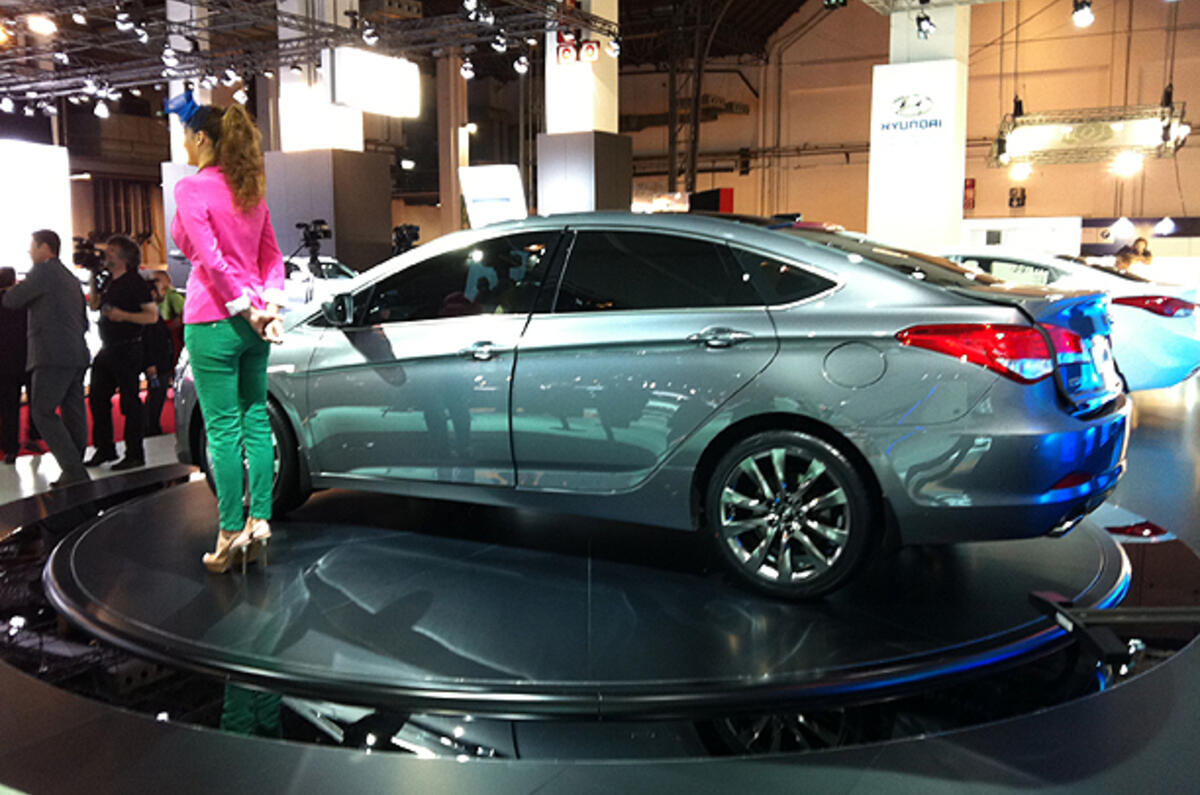 Hyundai i40 saloon - pics and details