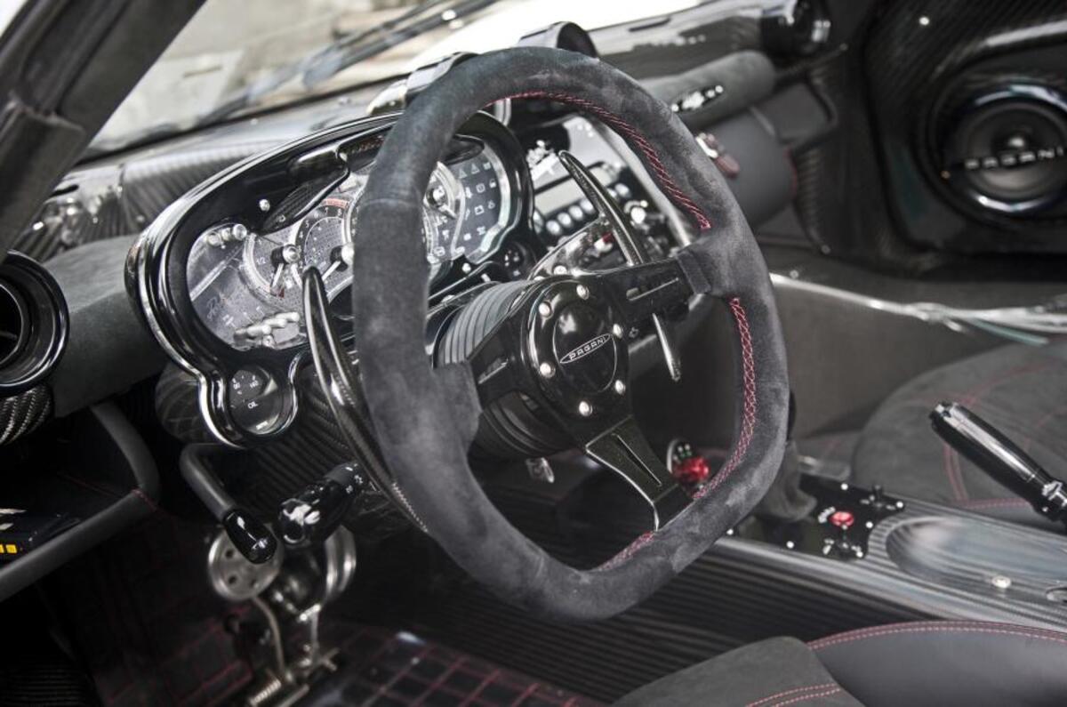 Pagani Zonda CInque Roadster dashboard
