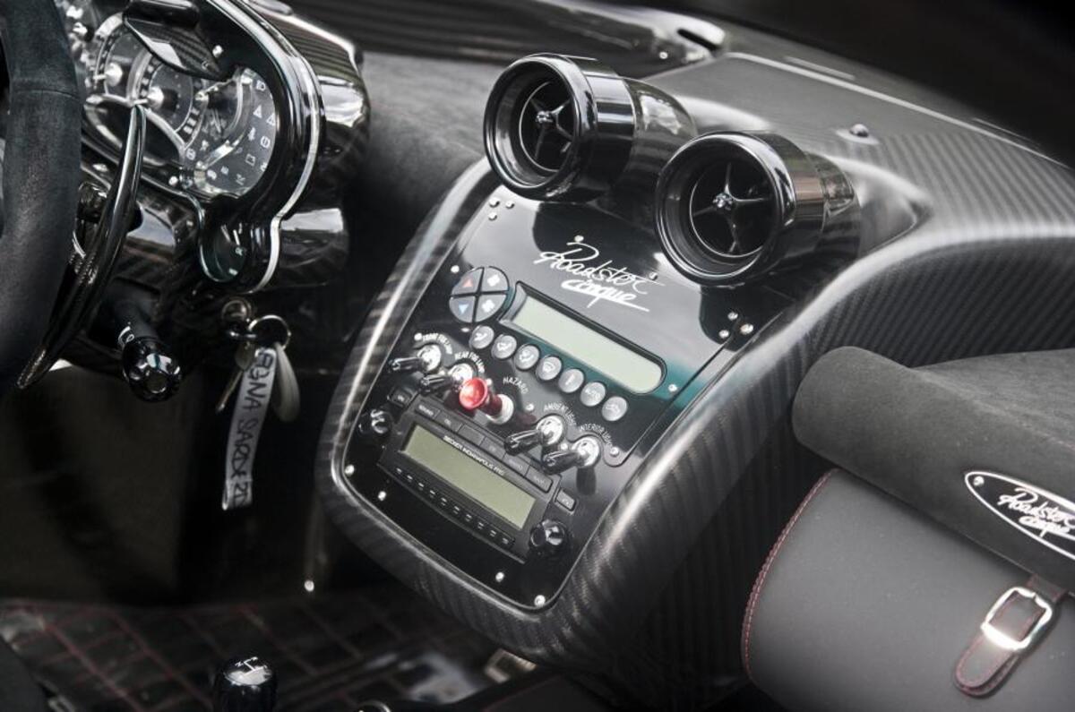 Pagani Zonda Cinque centre console