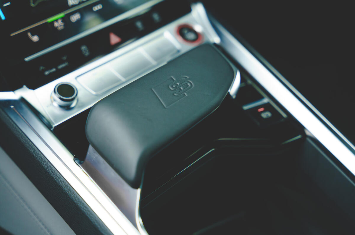 13 Audi E Tron S 2021 RT gear selector