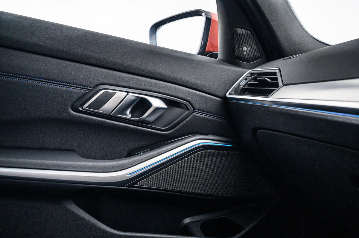 BMW 3 Series 330e 2020 road test review - interior trim