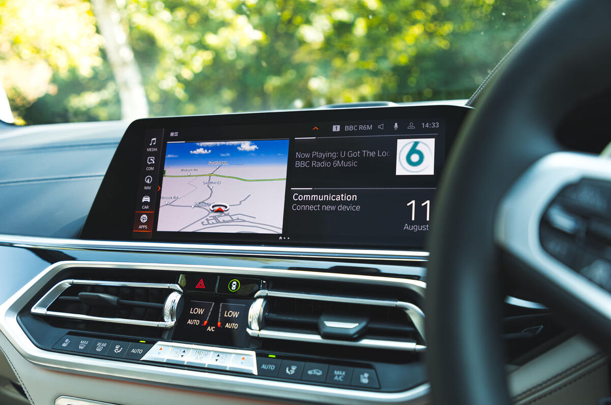 BMW X7 2020 road test review - infotainment