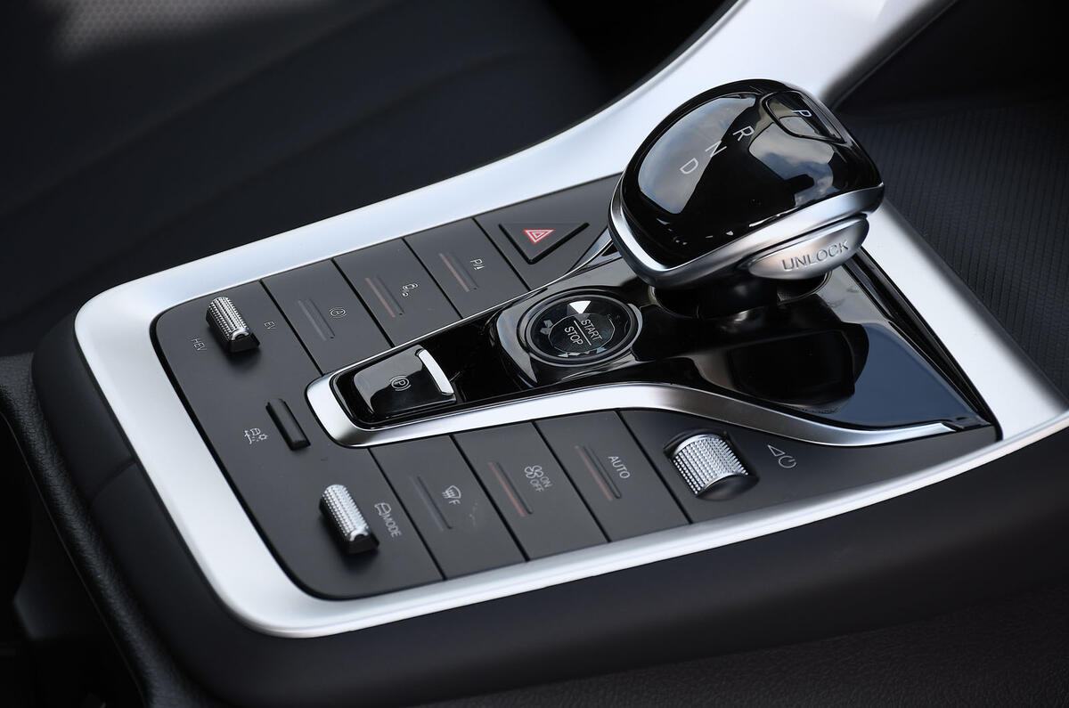 13 BYD Sealion 5 dm i autocar road test review gear selector and buttons