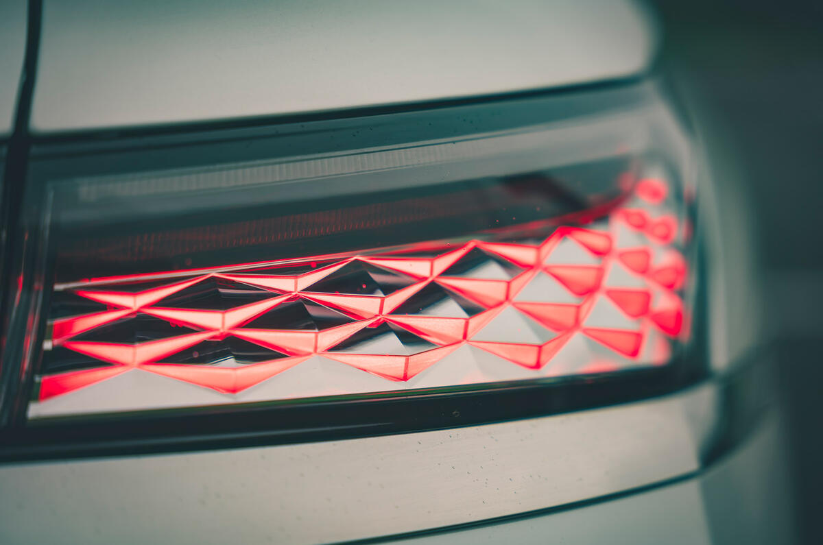 13 DS 9 2022 road test review rear light details