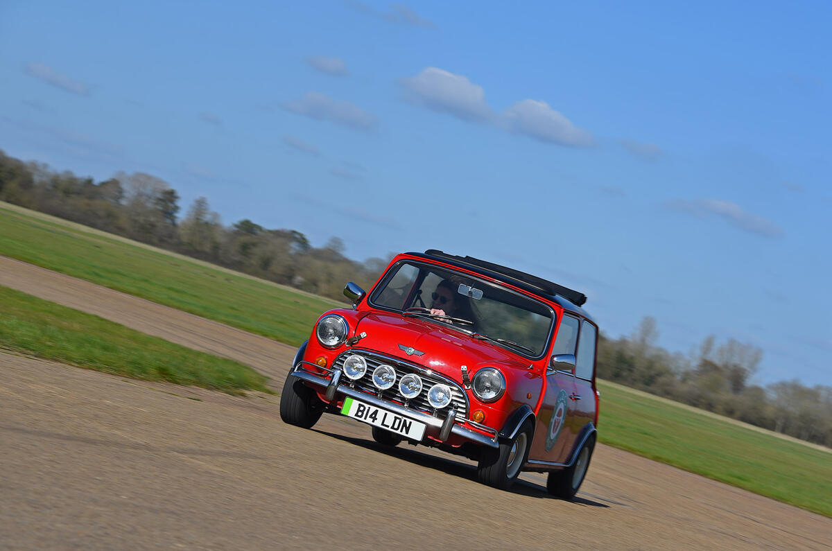 13 Electrogenic Mini Cooper electric 2022 FD front corner 13 Electrogenic Mini Cooper electric 2022 FD front corner