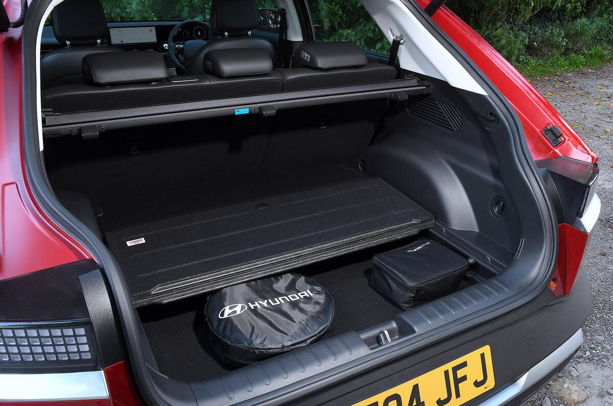 13 Hyundai Ioniq 5 2024 review underfloor storage 13 Hyundai Ioniq 5 2024 review underfloor storage