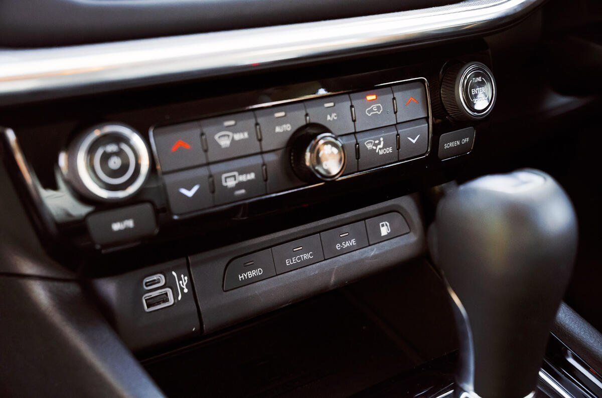 13 Jeep Compass 4xe 2022 road test review climate controls 13 Jeep Compass 4xe 2022 road test review climate controls