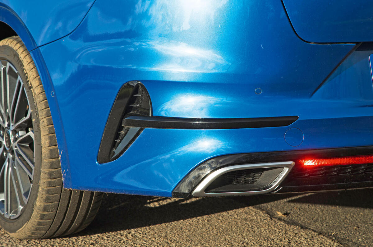 Kia Proceed GT-Line 2019 road test review - exhausts