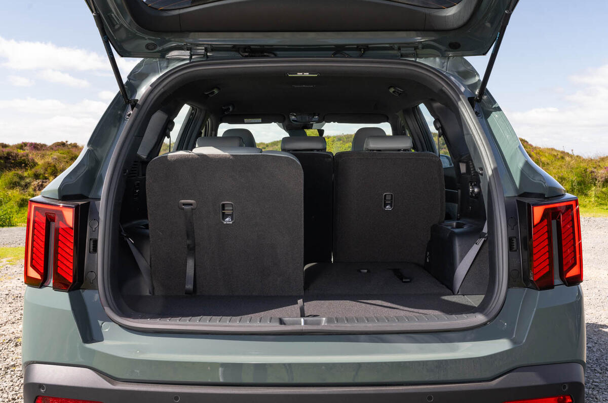 13 Kia Sorento 2024 review boot