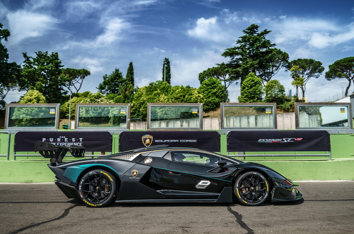 13 Lamborghini Essenza SCV12 2021 RT static