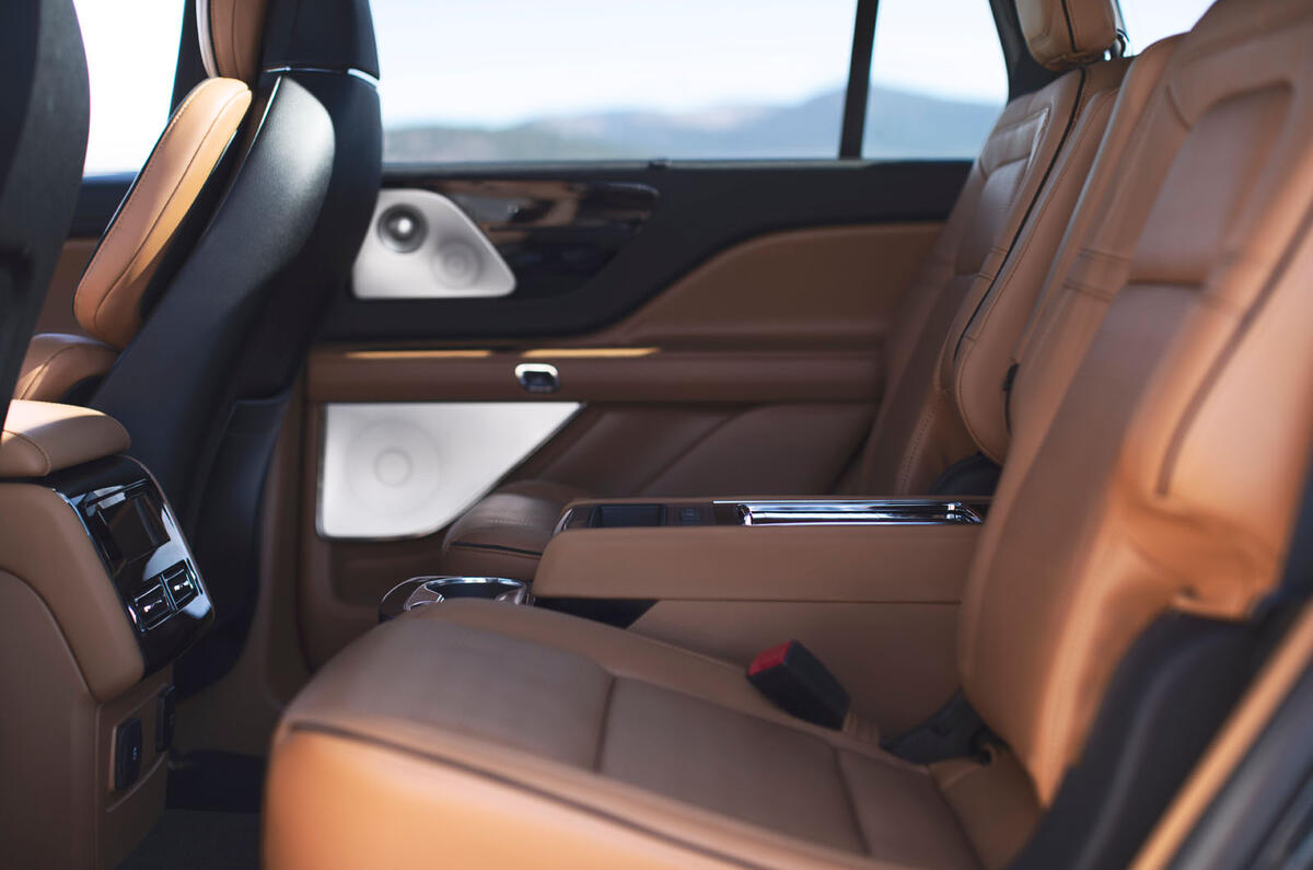 Lincoln Aviator 2020 road test review - middle row legroom Lincoln Aviator 2020 road test review - middle row legroom