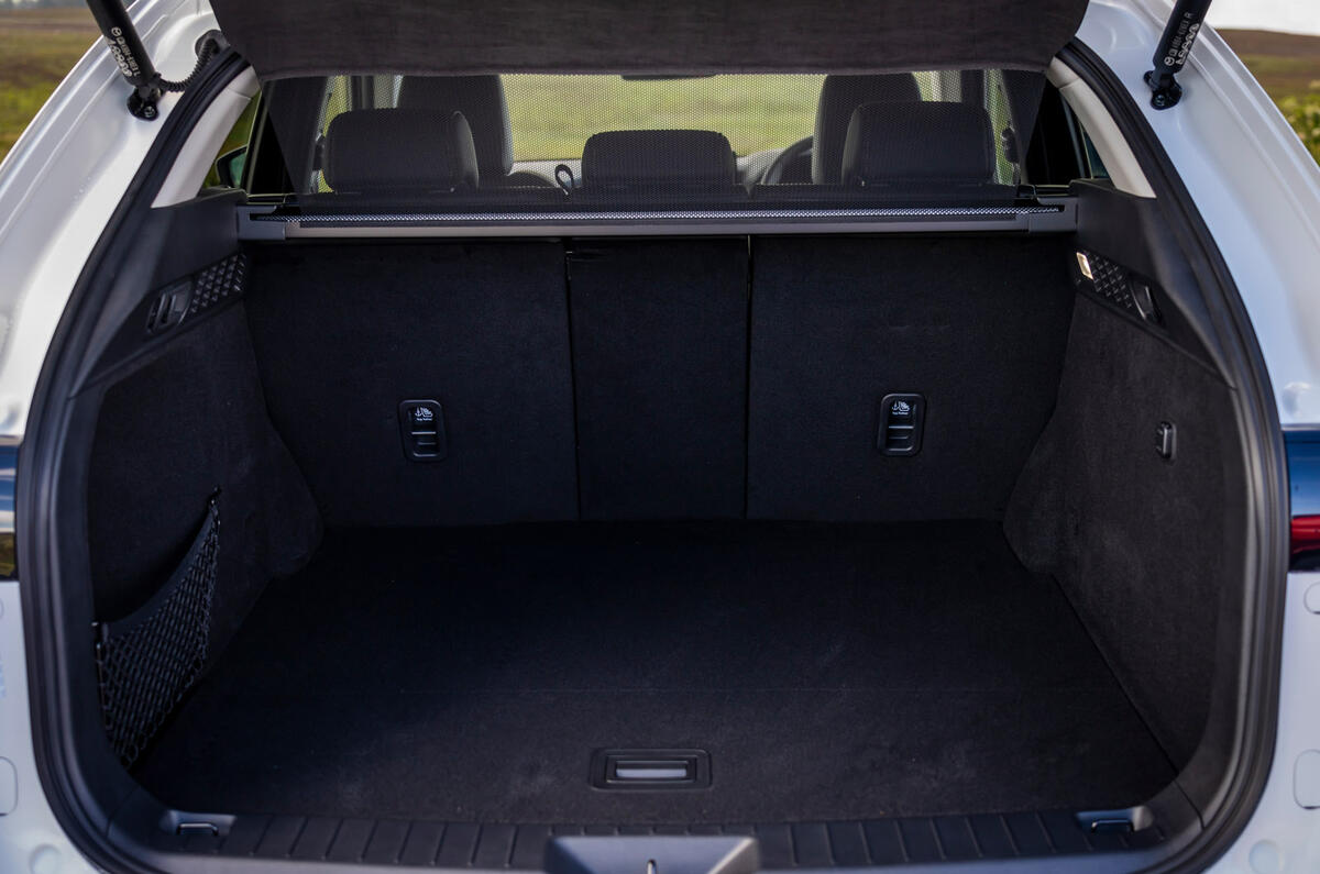 13 Mazda CX60 RT 2023 boot