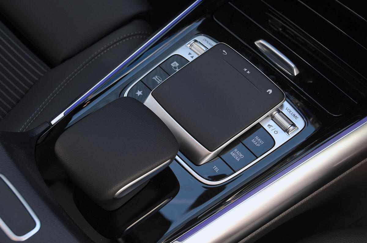 Mercedes-Benz B-Class 2019 road test review centre console