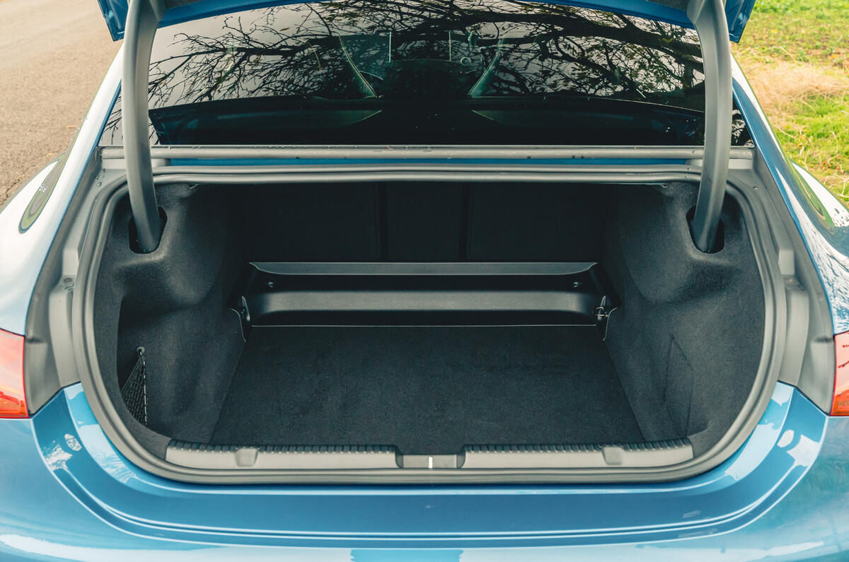 13 Mercedes Benz EQE RT 2023 boot