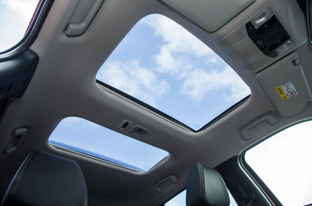 Mitsibushi Eclipse Cross 2018 review sunroof