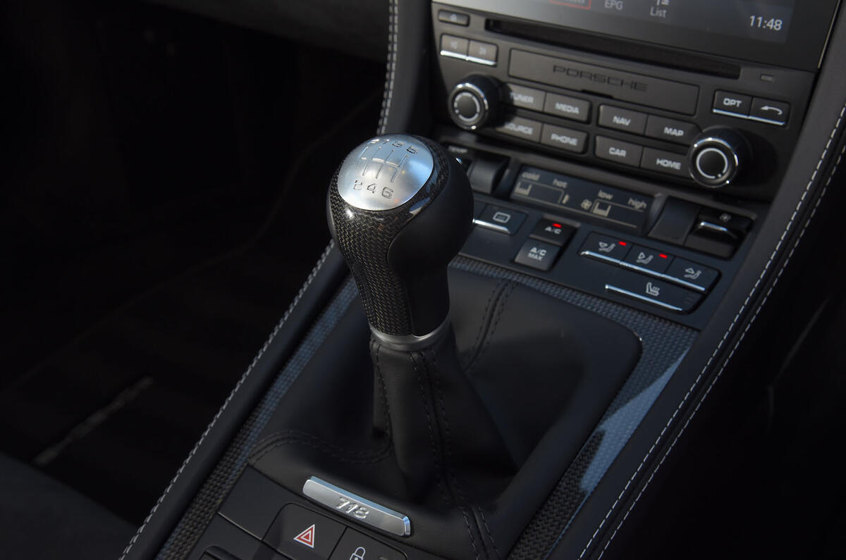 Porsche 718 Cayman GTS 2018 review gearstick
