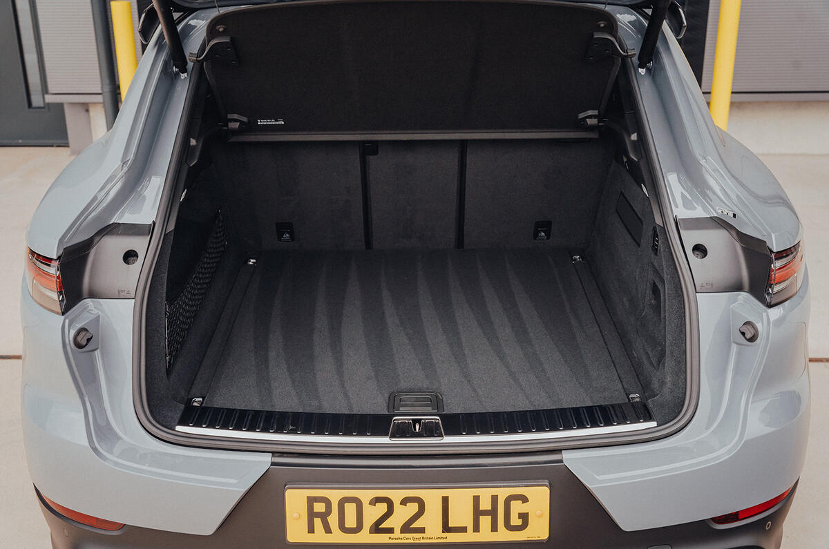 13 Porsche Cayenne Turbo GT boot