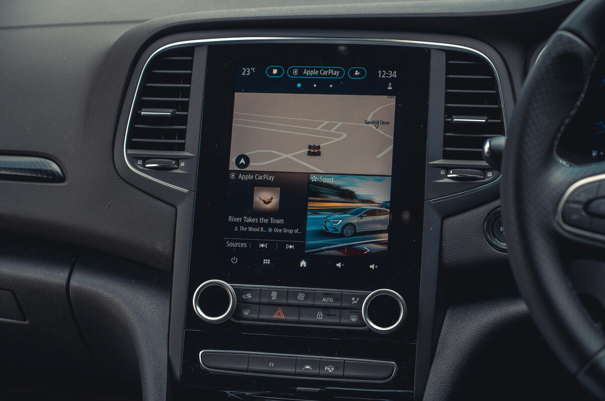 13 Renault Megane E Tech PHEV road test 2021 infotainment