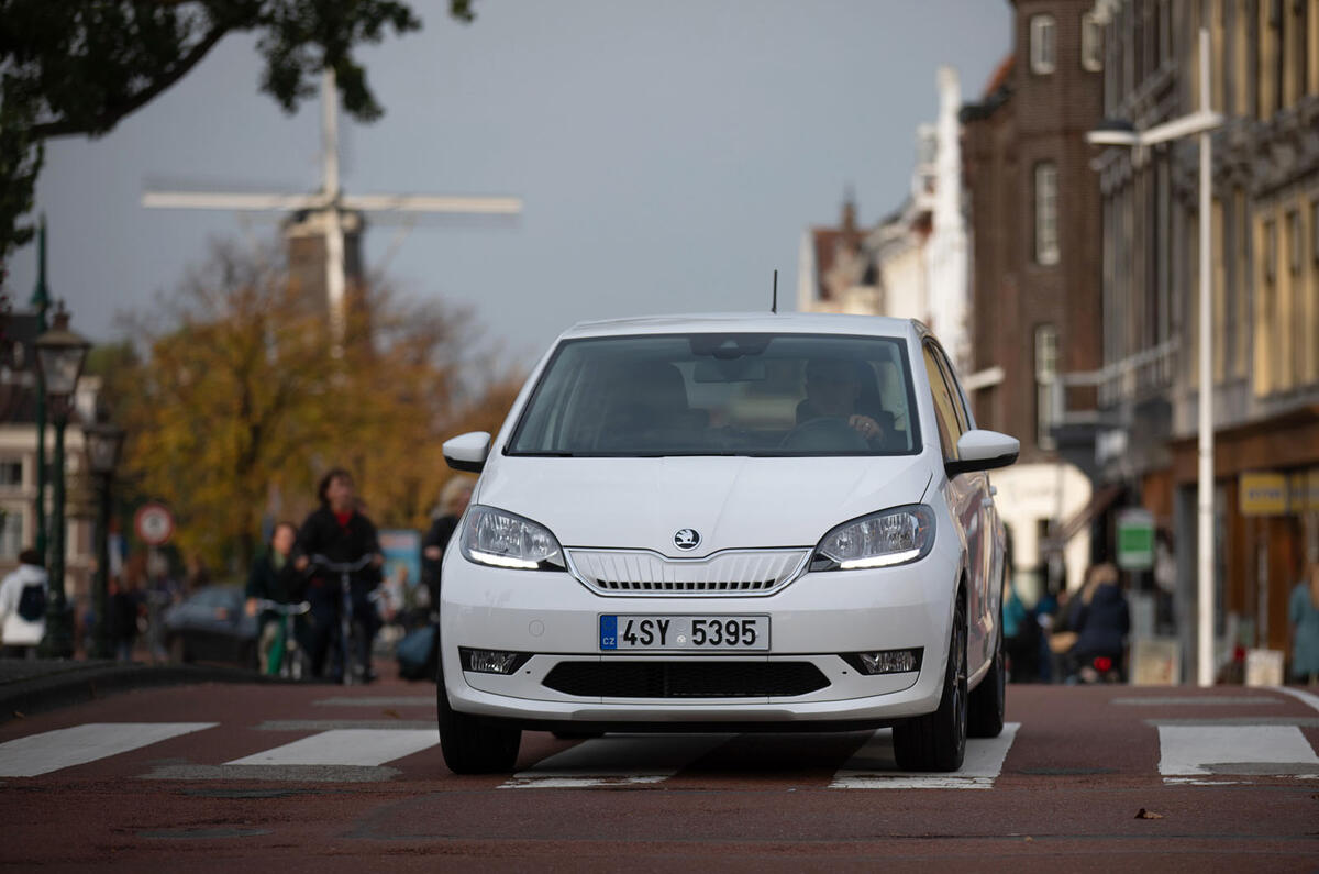 SKoda Citigo-e IV 2020 road test review - on the road front SKoda Citigo-e IV 2020 road test review - on the road front
