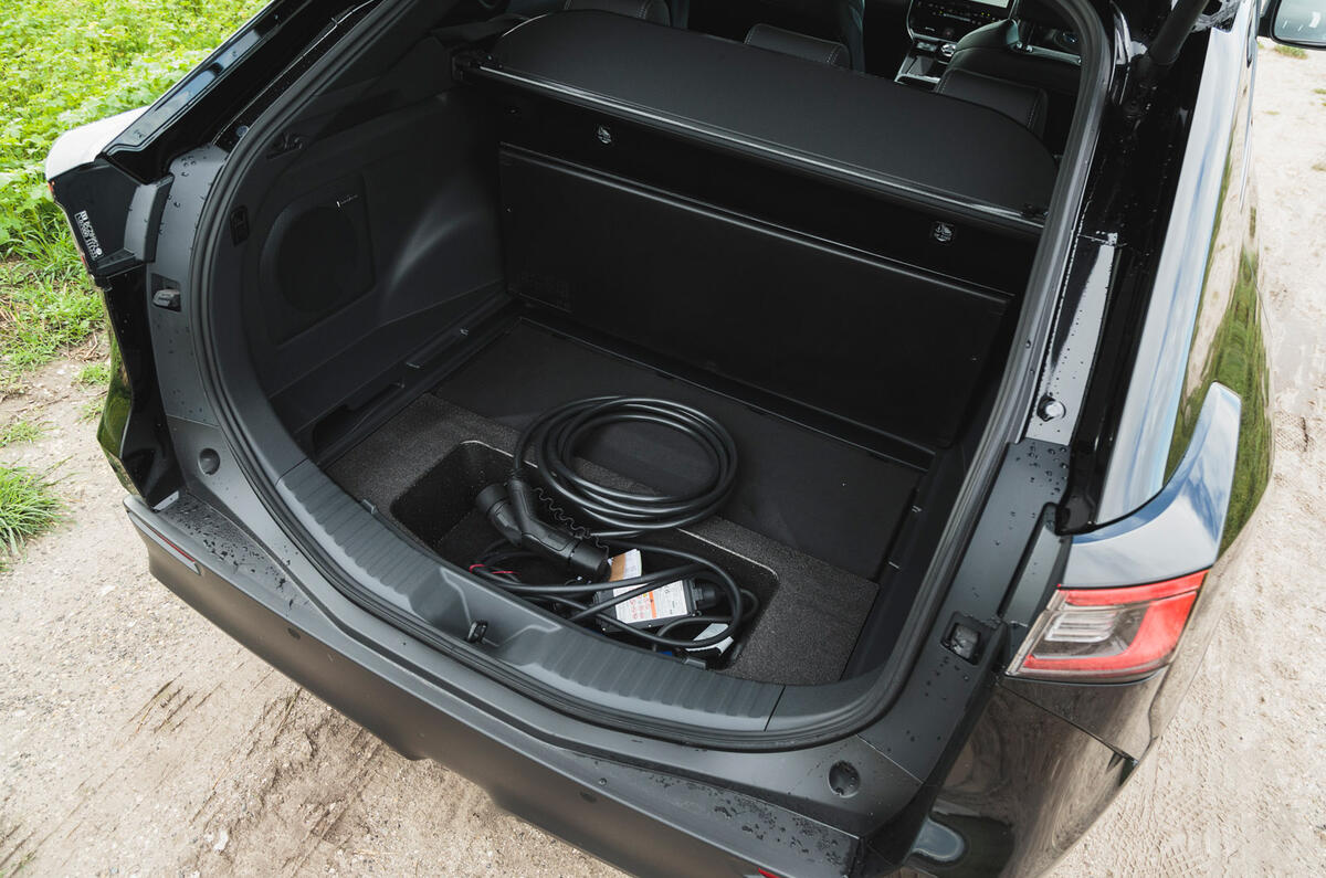 13 Subaru Solterra RT 2023 boot false floor