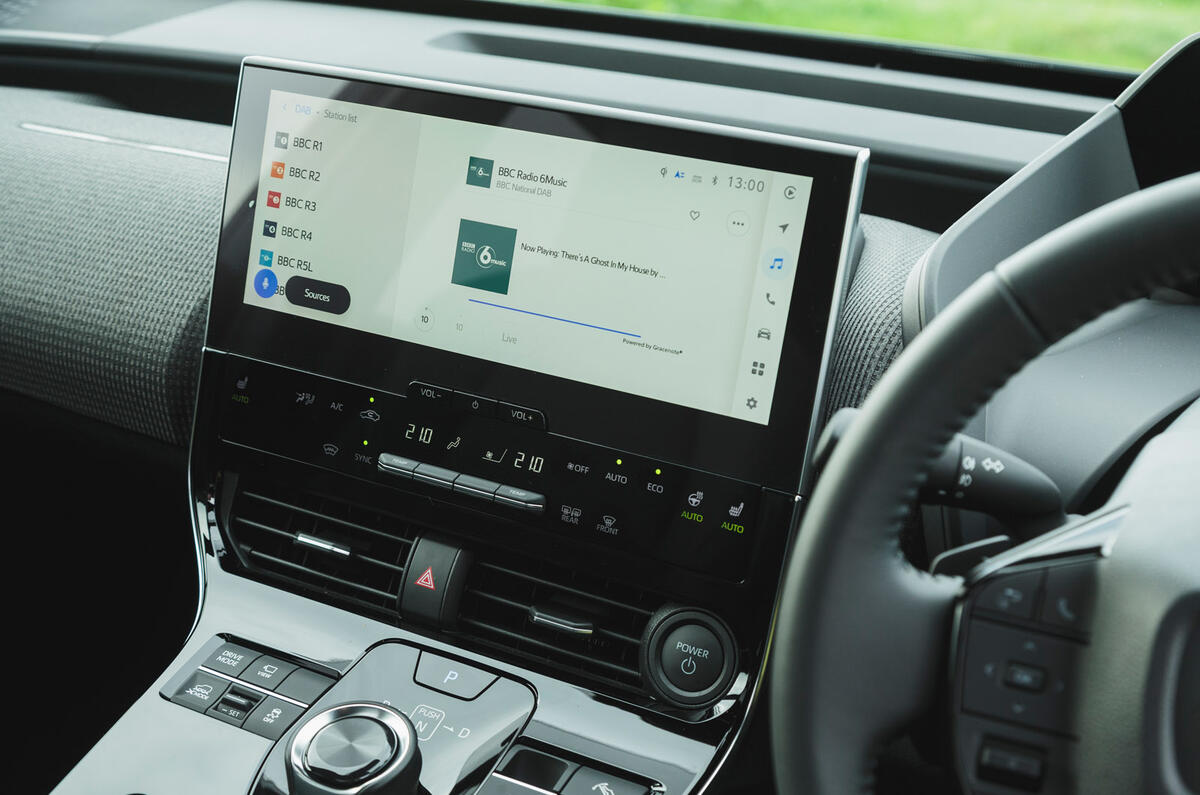 13 Subaru Solterra RT 2023 infotainment