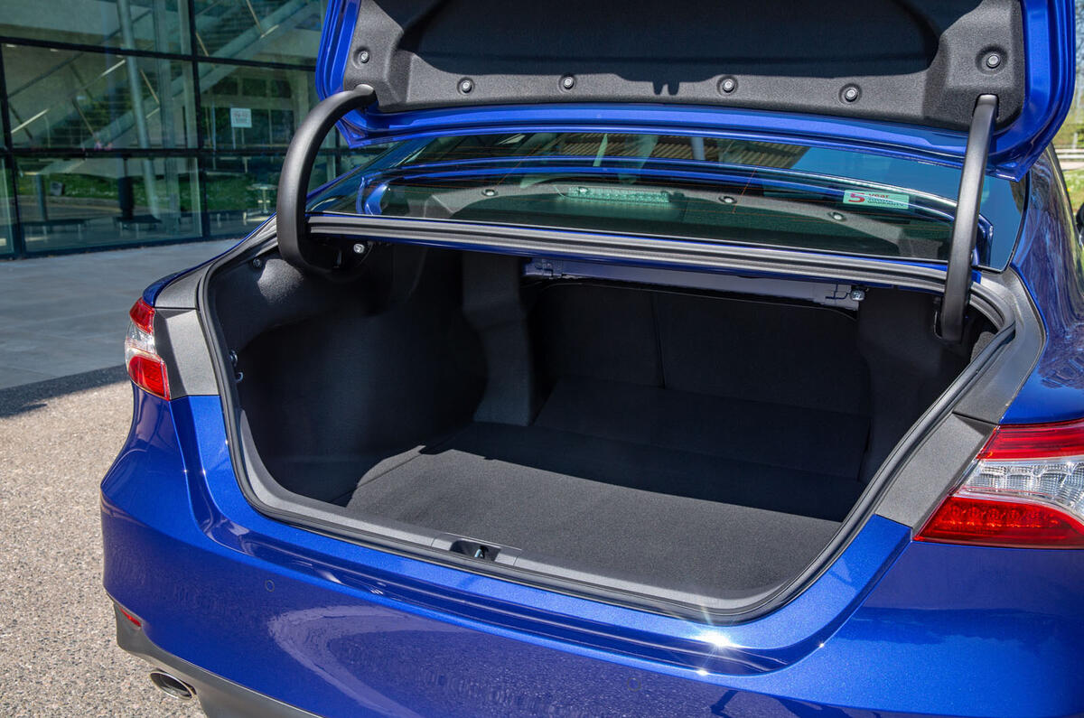 Toyota Camry 2019 review - boot