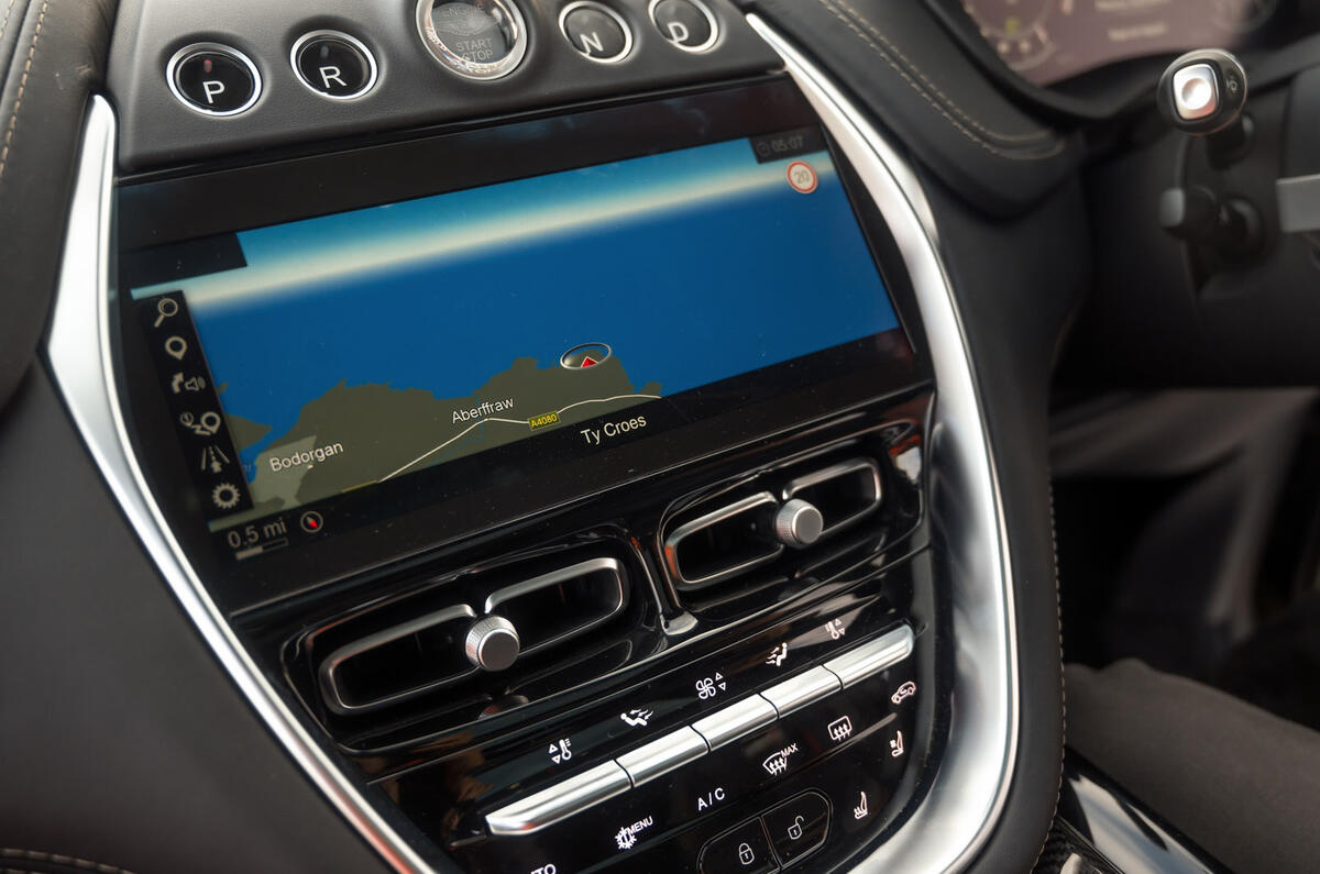 14 Aston Martin DBX 707 RT 2022 infotainment 14 Aston Martin DBX 707 RT 2022 infotainment