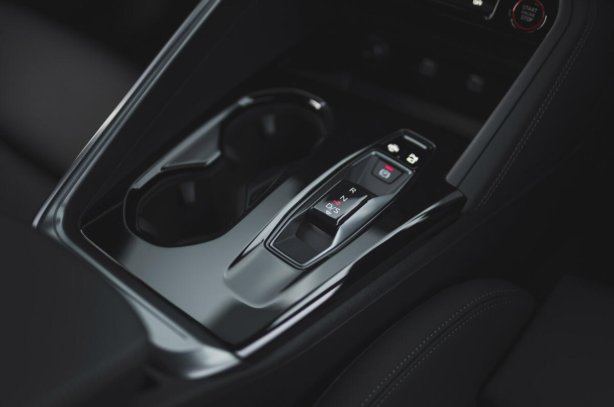 14 Audi Q5 2025 Autocar road test review console centrale