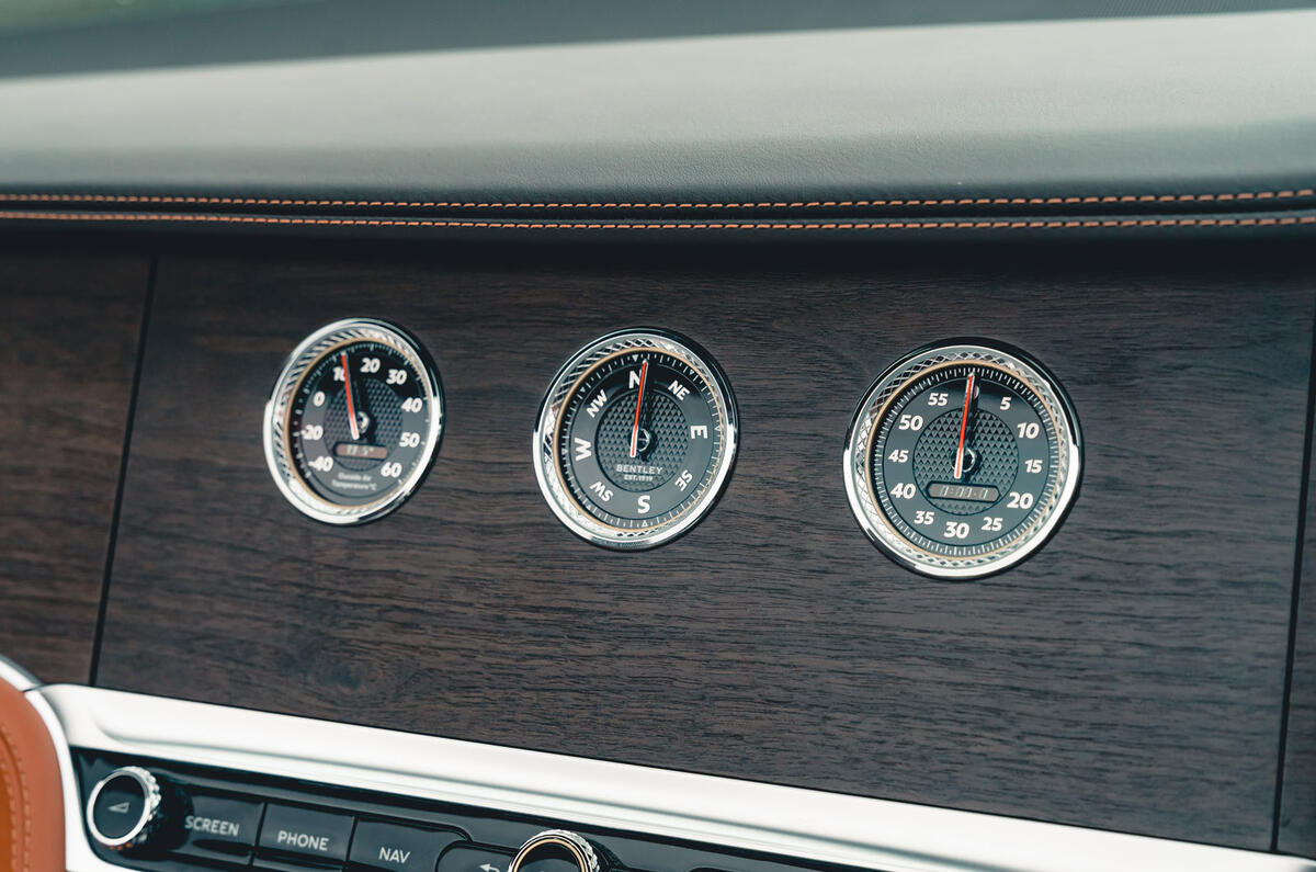 14 Bentley Continental GTC convertible RT 2023 multimedia 2