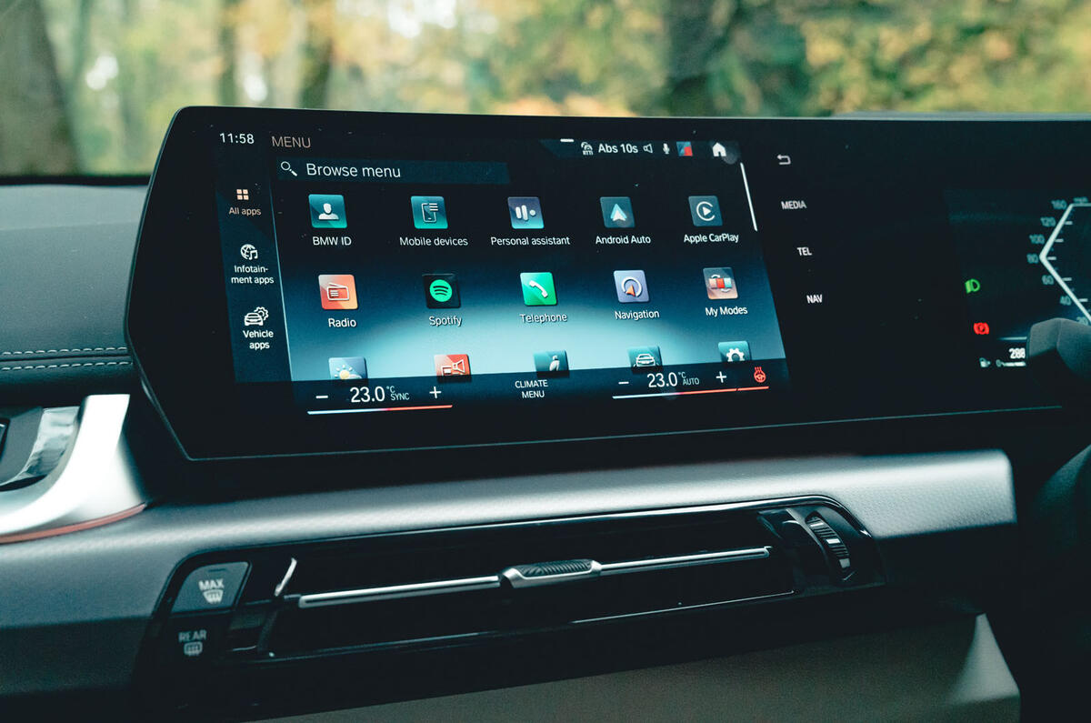 14 BMW X1 23i RT 2023 infotainment 2 14 BMW X1 23i RT 2023 infotainment 2