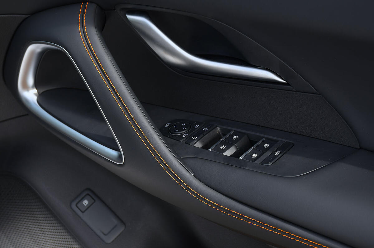 14 BYD Sealion 5 dm i autocar road test review door handle