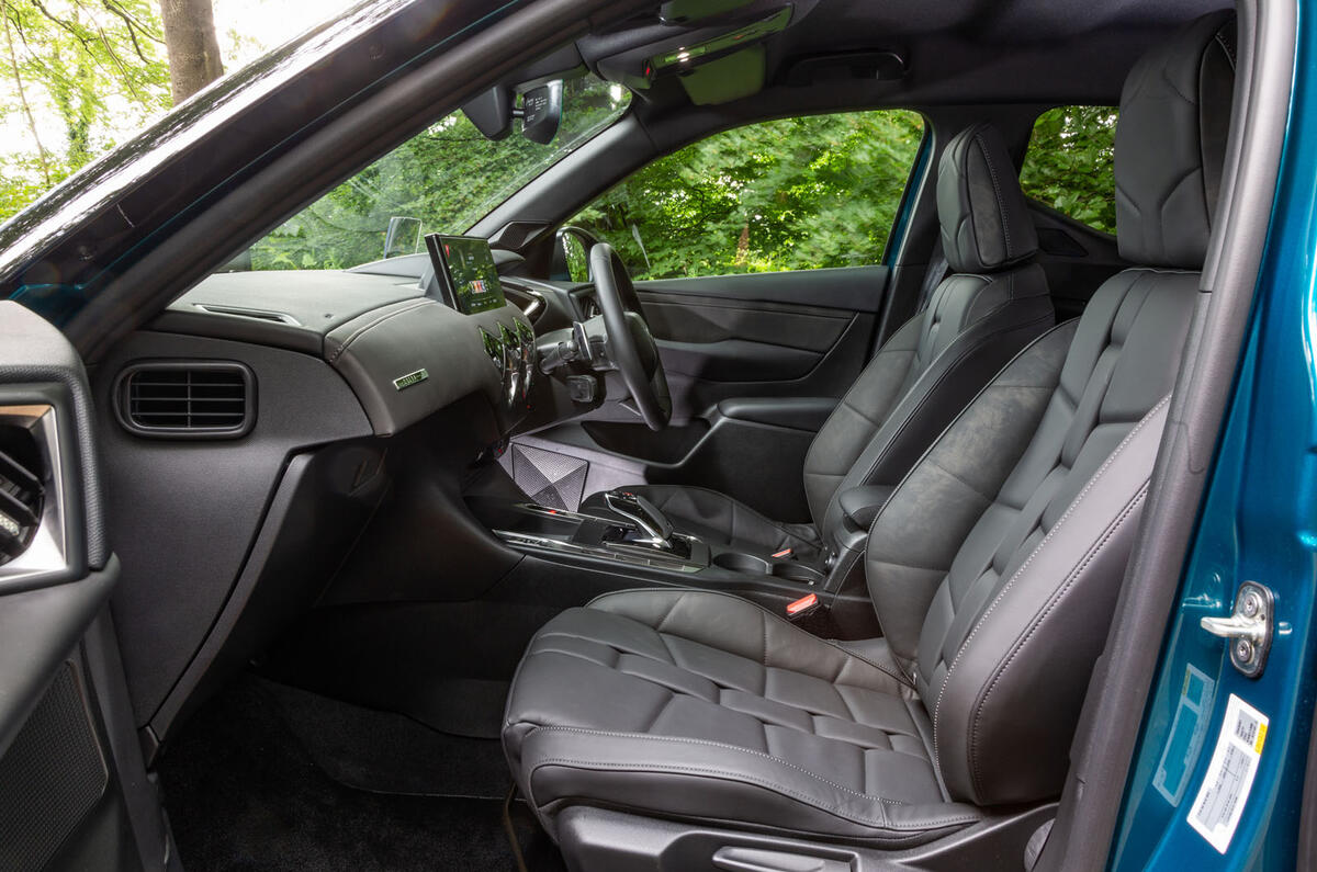 DS 3 Crossback 2019 road test review - cabin