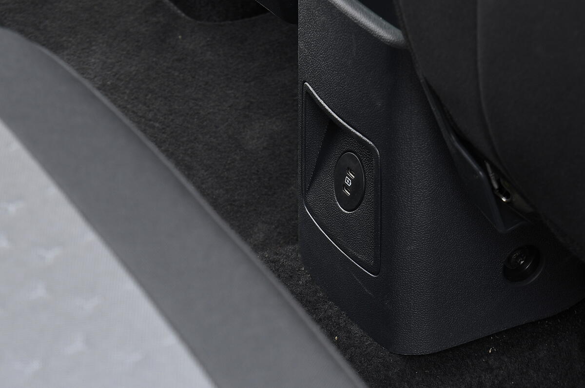 14 Ford Tourneo Courier 2024 USB 14 Ford Tourneo Courier 2024 USB