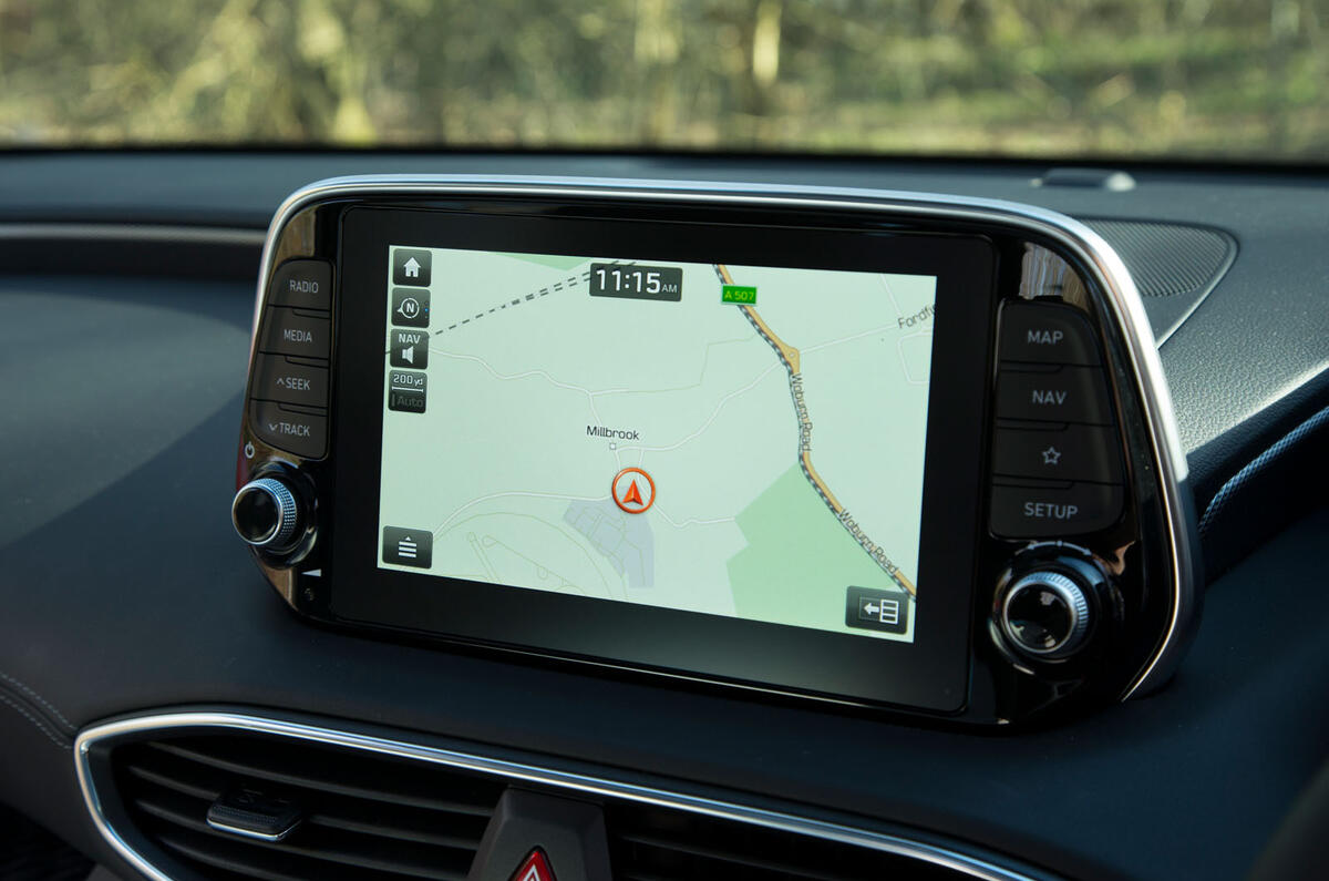 Hyundai Santa Fe 2019 road test review - satnav