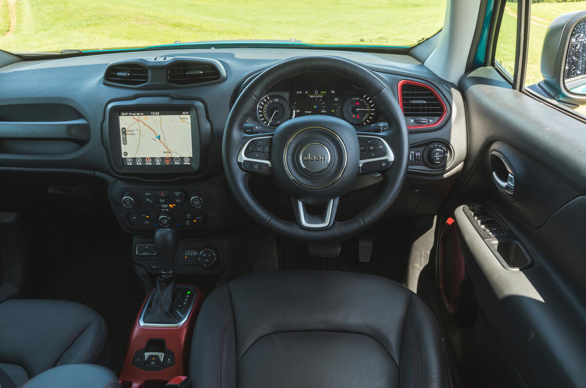 14 Jeep Renegade 4xe 2021 RT dashboard