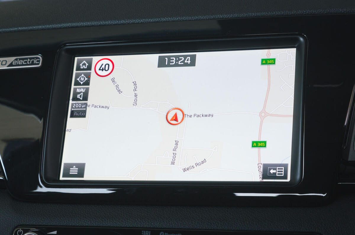 Kia e-Niro 2019 road test review - satnav