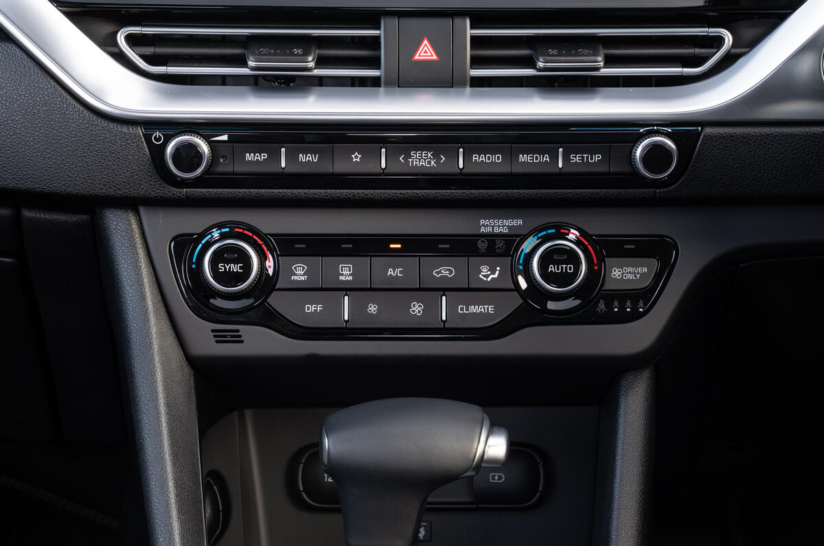 14 Kia Niro 2021 road test review climate controls