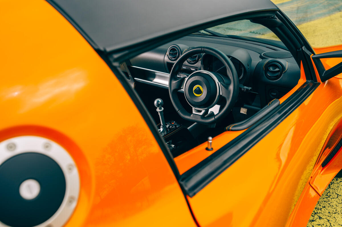 14 Lotus Exige Spot 390 Final 2021 RT cabin