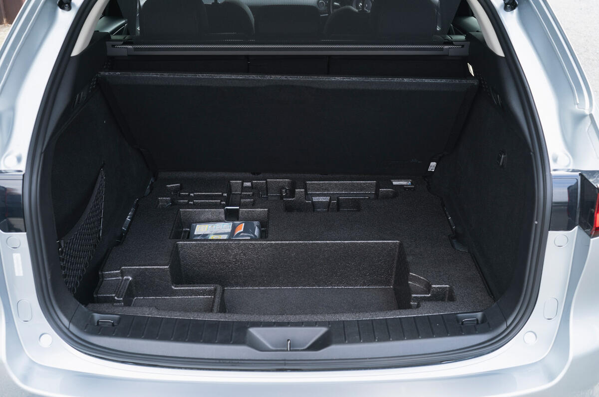 14 Mazda CX60 RT 2023 boot underfloor