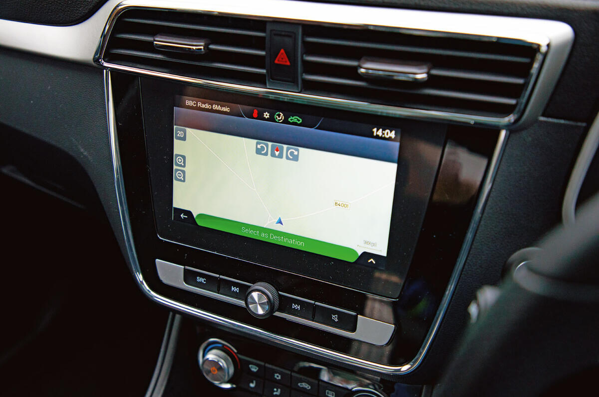 MG ZS EV 2019 road test review - infotainment